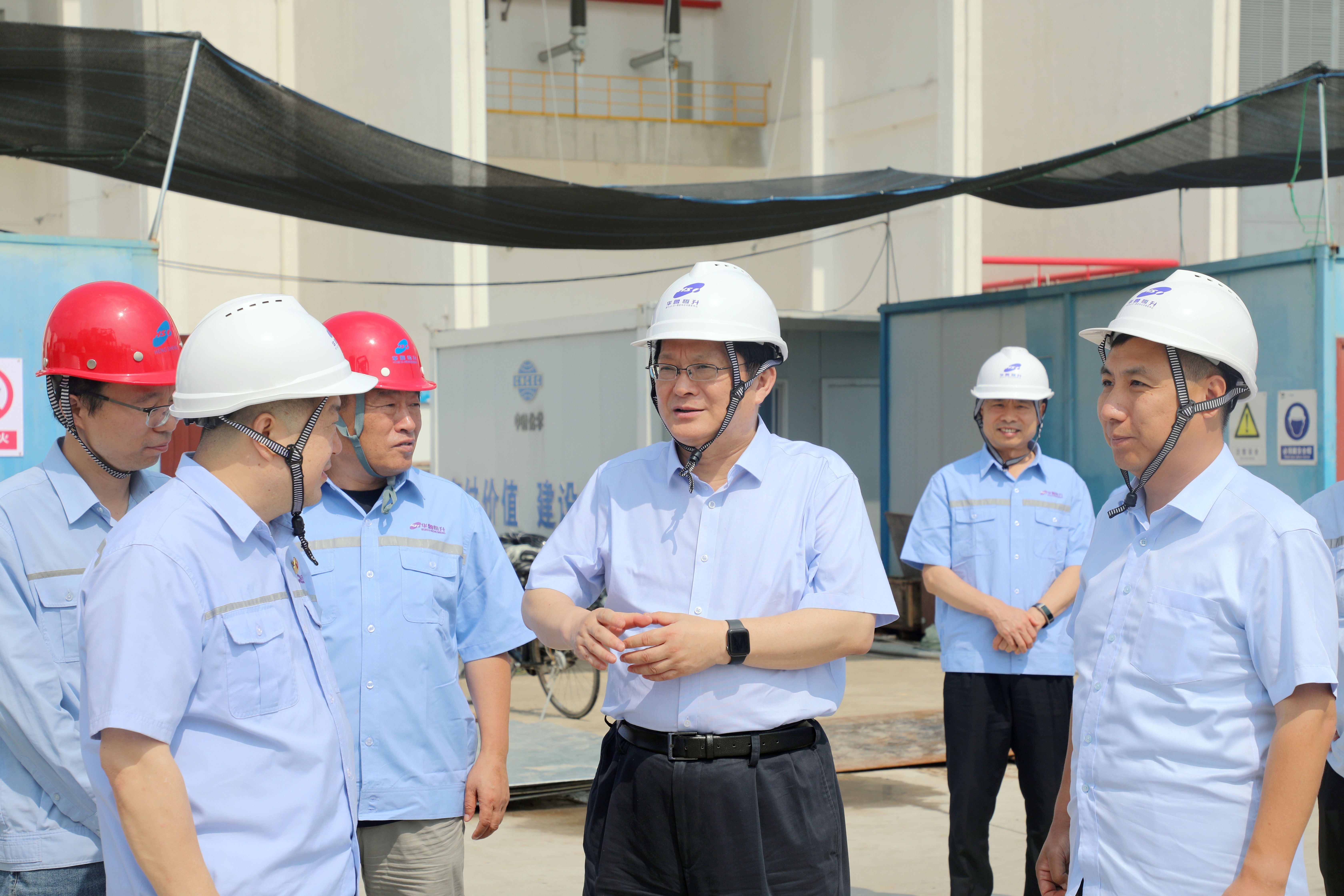 樊軍到華魯恒升第二基地調研 要求謀新篇 布新局 加快向高端化綠色化智能化邁進-2 樊軍到華魯恒升第二基地調研 要求謀新篇 布新局 加快向高端化綠色化智能化邁進-2.jpg