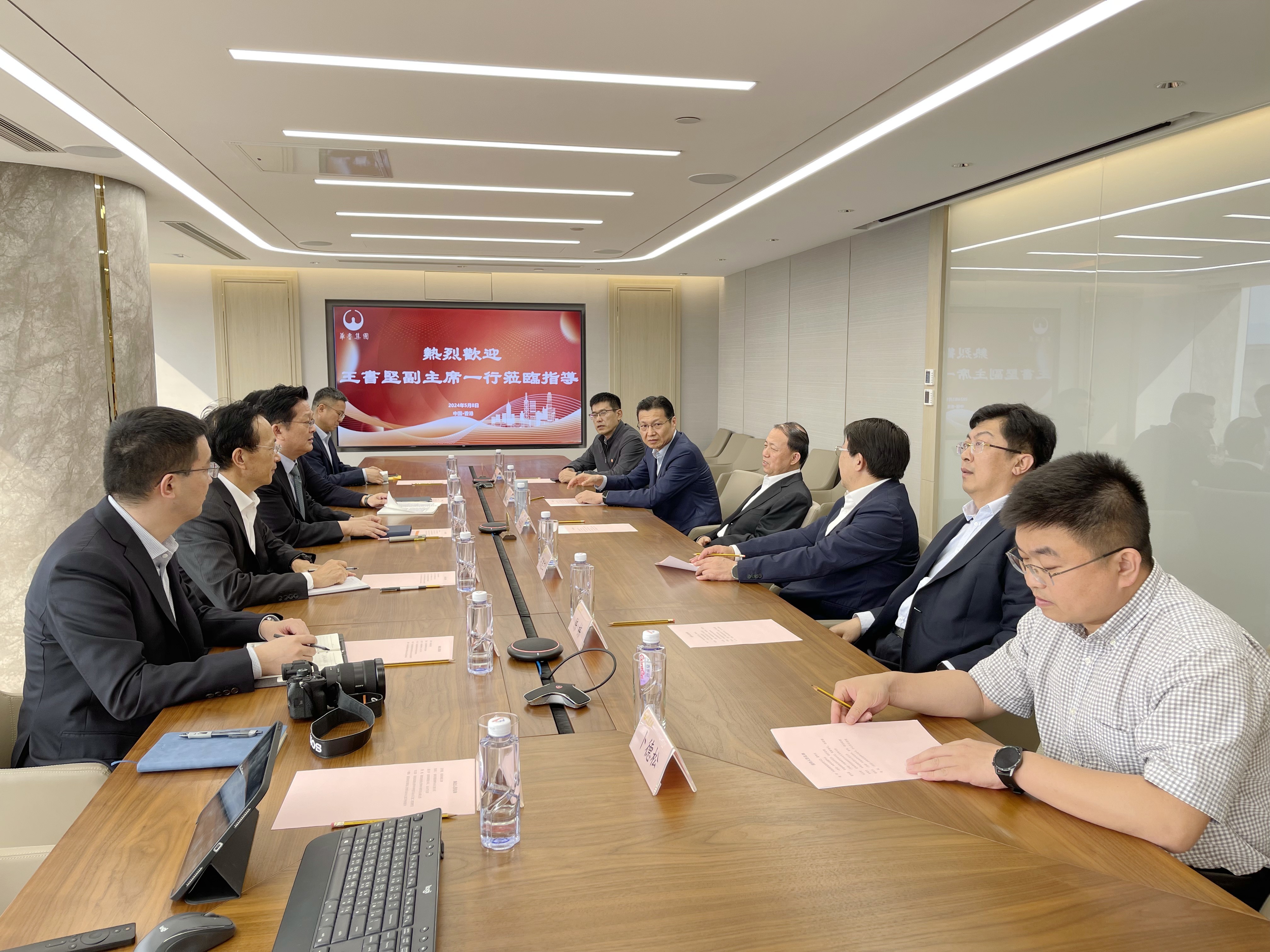 王書堅副主席到（香港）華魯集團調研-1.jpg